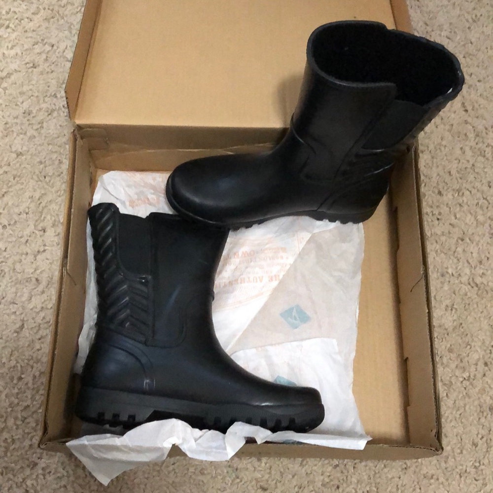 waterproof rubber boot- sperry